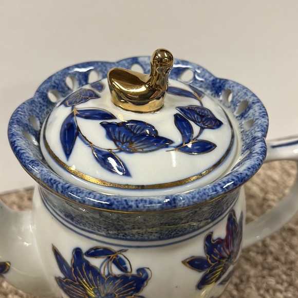 New TeaPot - Picture 2 of 10